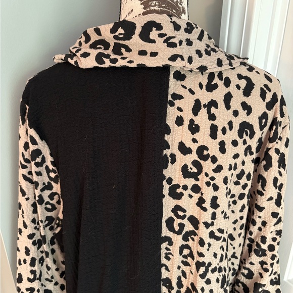 Ali Miles Black and Tan Animal Print Tunic - Picture 10 of 13